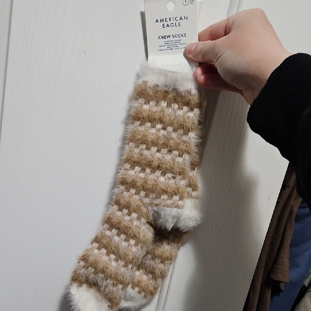 NWT American Eagle Fuzzy Crew Socks